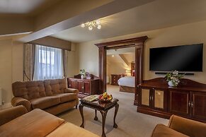 Canal Court Hotel