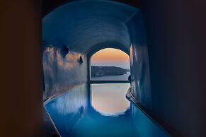 Athermi Suites - Adults Only