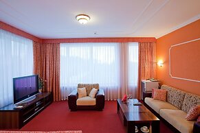 Emerald Hotel