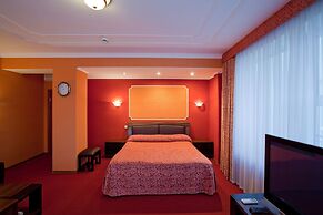 Emerald Hotel