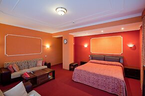 Emerald Hotel
