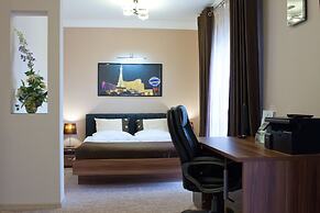 Emerald Hotel