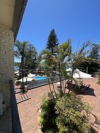 El Lago Waters Motel
