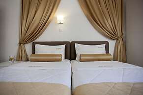 Metropolis Hotel