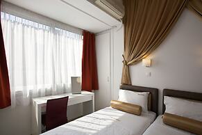 Metropolis Hotel