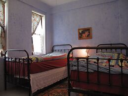 Daphne House