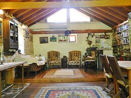 Daphne House