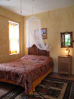 Daphne House
