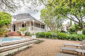 Corner House Residence