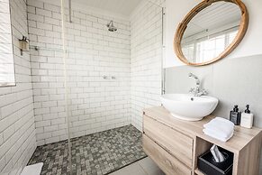 Corner House Residence