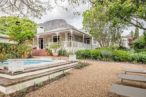 Corner House Residence