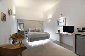 Kima Oia Suites