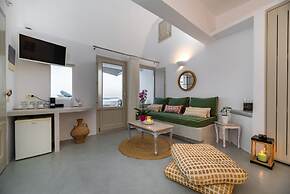 Kima Oia Suites