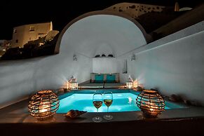 Kima Oia Suites
