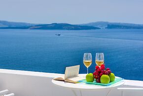 Kima Oia Suites