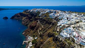 Kima Oia Suites