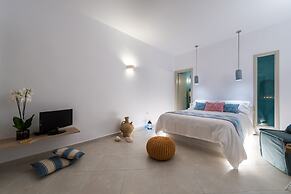 Kima Oia Suites