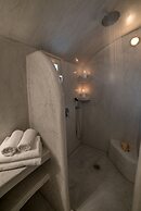 Kima Oia Suites