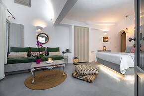 Kima Oia Suites