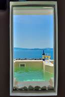 Kima Oia Suites