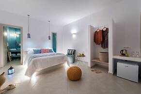 Kima Oia Suites