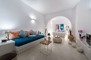 Kima Oia Suites