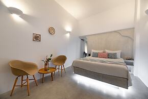 Kima Oia Suites