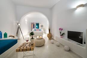 Kima Oia Suites