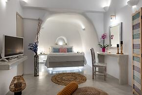Kima Oia Suites