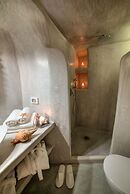 Kima Oia Suites