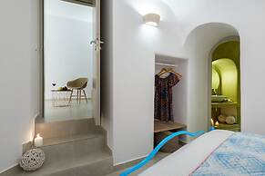 Kima Oia Suites