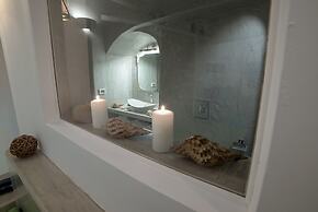 Kima Oia Suites