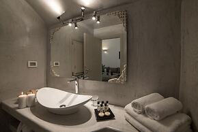 Kima Oia Suites