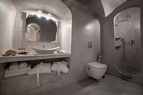 Kima Oia Suites