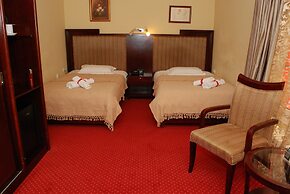 Planeta Inn Hotel