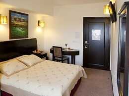 Hotel Avis