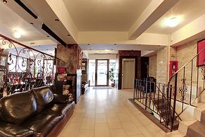Hotel Avis