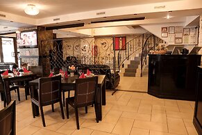 Hotel Avis
