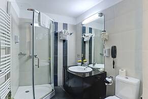 Hotel Avis
