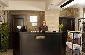 Hotel Avis