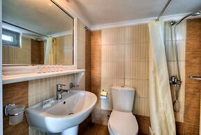 Nefeli Homes - Adults Only