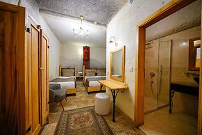 Cave Hotel Saksagan