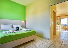 Nanakis Beach Apartments