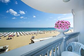 Chaika Beach Resort