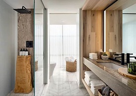 1 Hotel Toronto