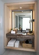 1 Hotel Toronto