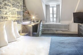 Hotel Louisbourg