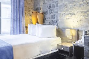 Hotel Louisbourg