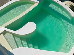 Aloni Hotel