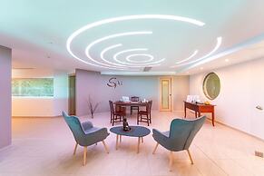 Kresten Royal Euphoria Resort